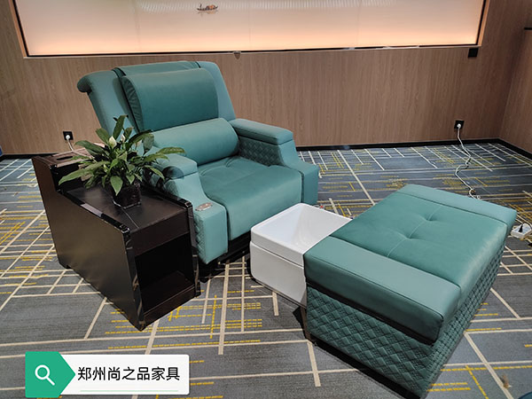 顧客在做足療和按摩時(shí)，優(yōu)秀的技師從來(lái)不問(wèn)力度怎么樣